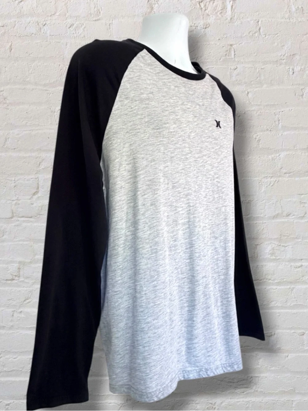 Hurley Men’s XL Gray Black Long Sleeve Raglan crewneck Baseball Tee Logo Shirt